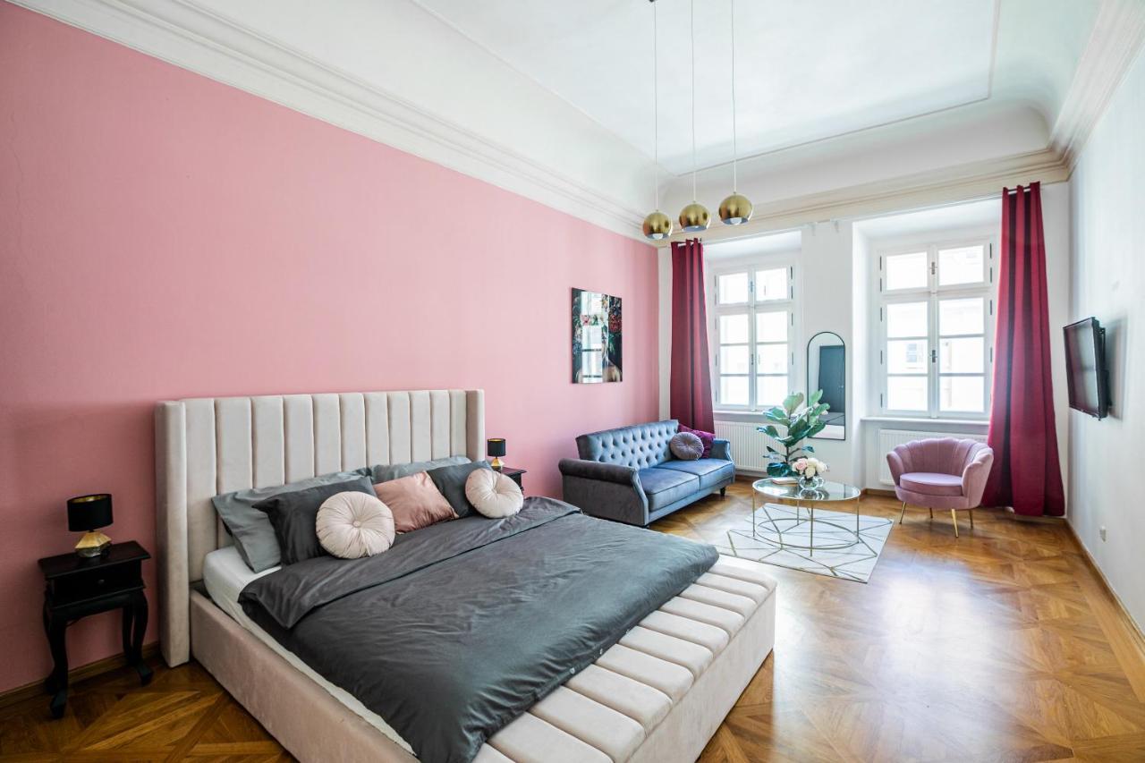 New Stylish 3 Suites Bedrooms Apt In Mala Strana - N2Nd Praha Eksteriør bilde