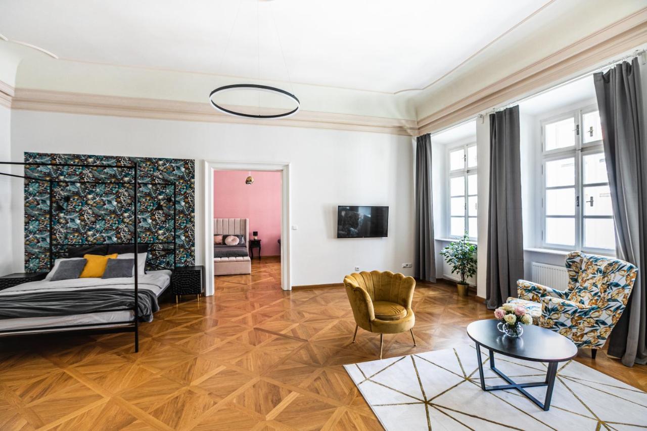 New Stylish 3 Suites Bedrooms Apt In Mala Strana - N2Nd Praha Eksteriør bilde
